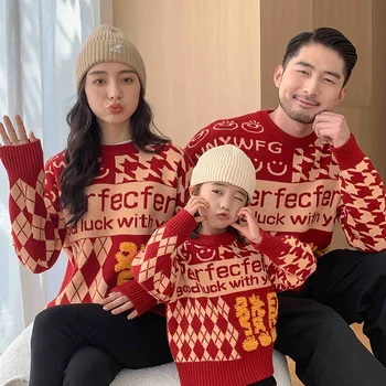 Честит Нов 2024 година Семеен Червен вязаный пуловер в китайски стил за баща и дъщеря, жилетка еднаква задължителни за майка и син, топ с еднаква дрехи