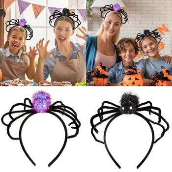 Студентите снимани панделка за коса с паяци на Хелоуин